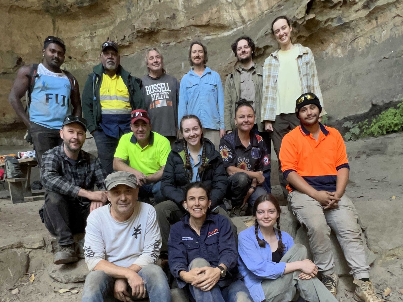 Archaeologists and First Nations team at Dargun Shelter Blue Mountains.